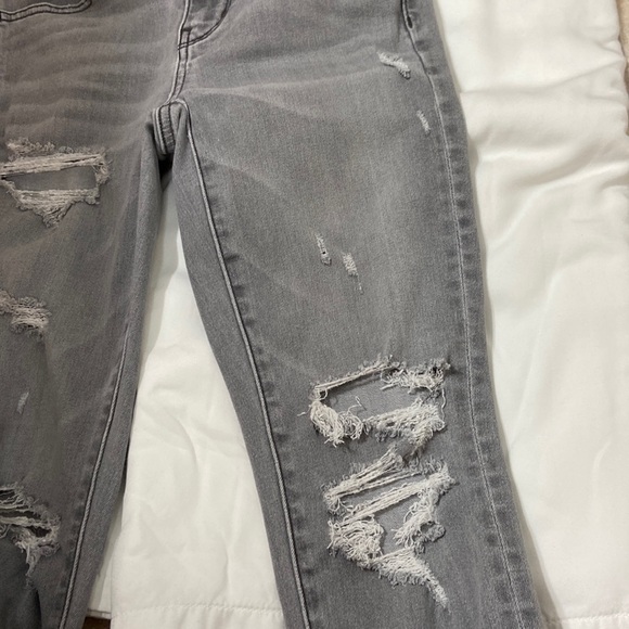 Women’s American Eagle Outfitters Distressed Grey Jegging Jeans. Size 4 short. - Picture 5 of 16